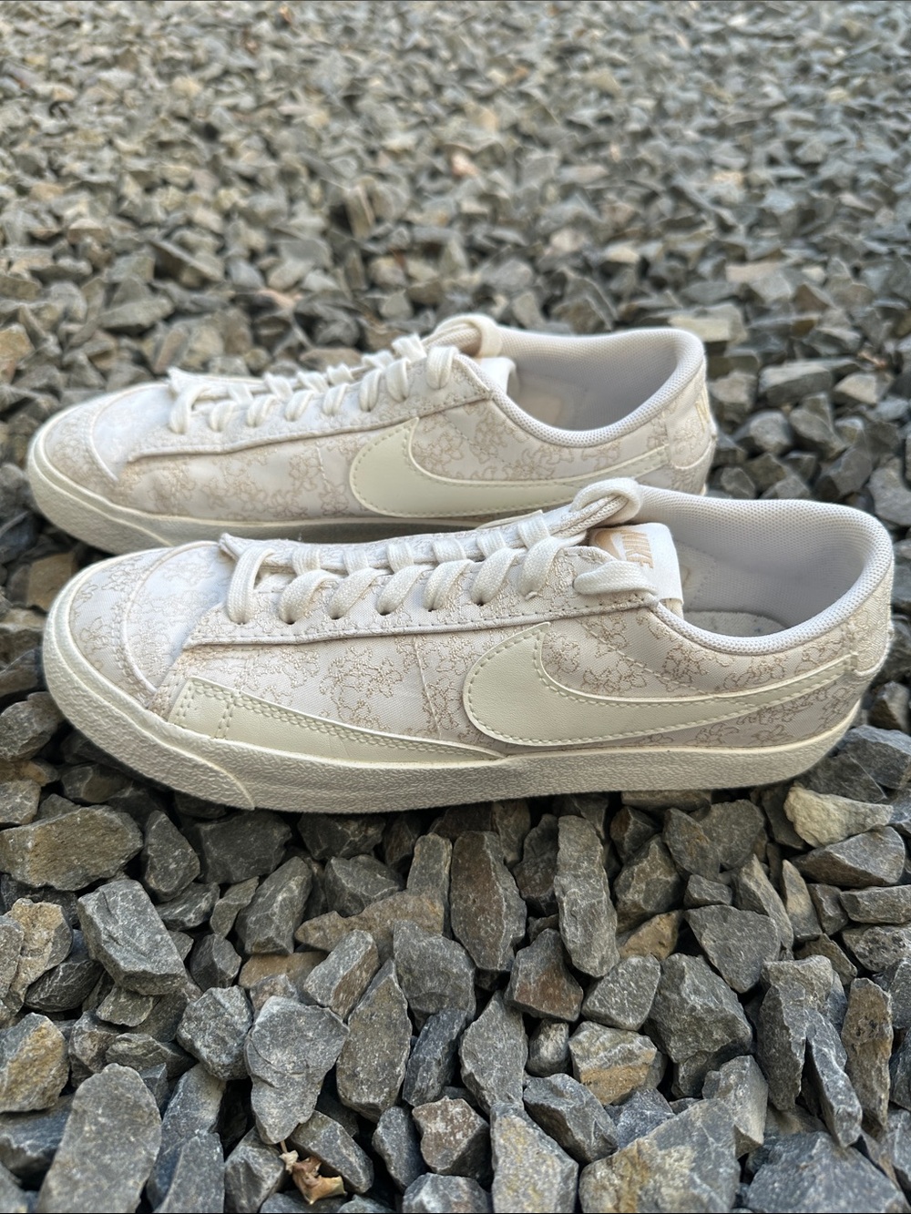 Nike Women’s Blazer Low ‘77 SE ‘Flower Embroidery’